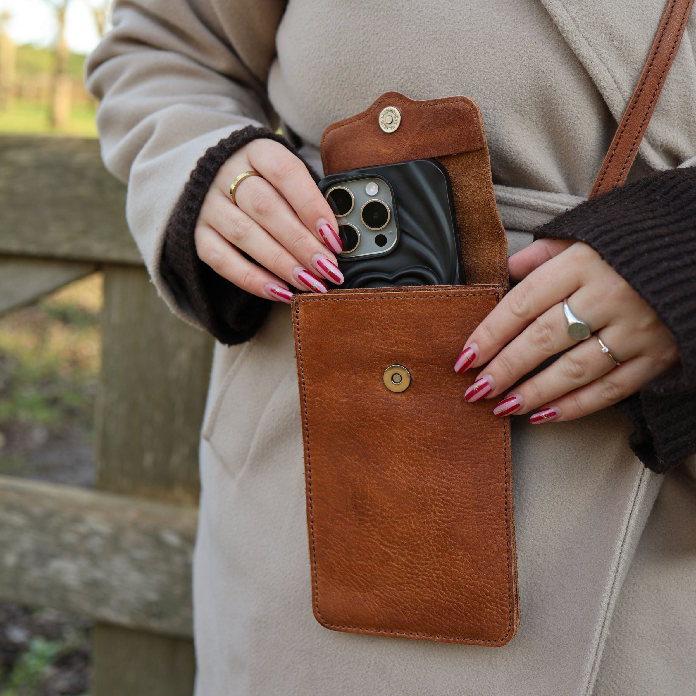 Handytasche 'Yori' Cognac
