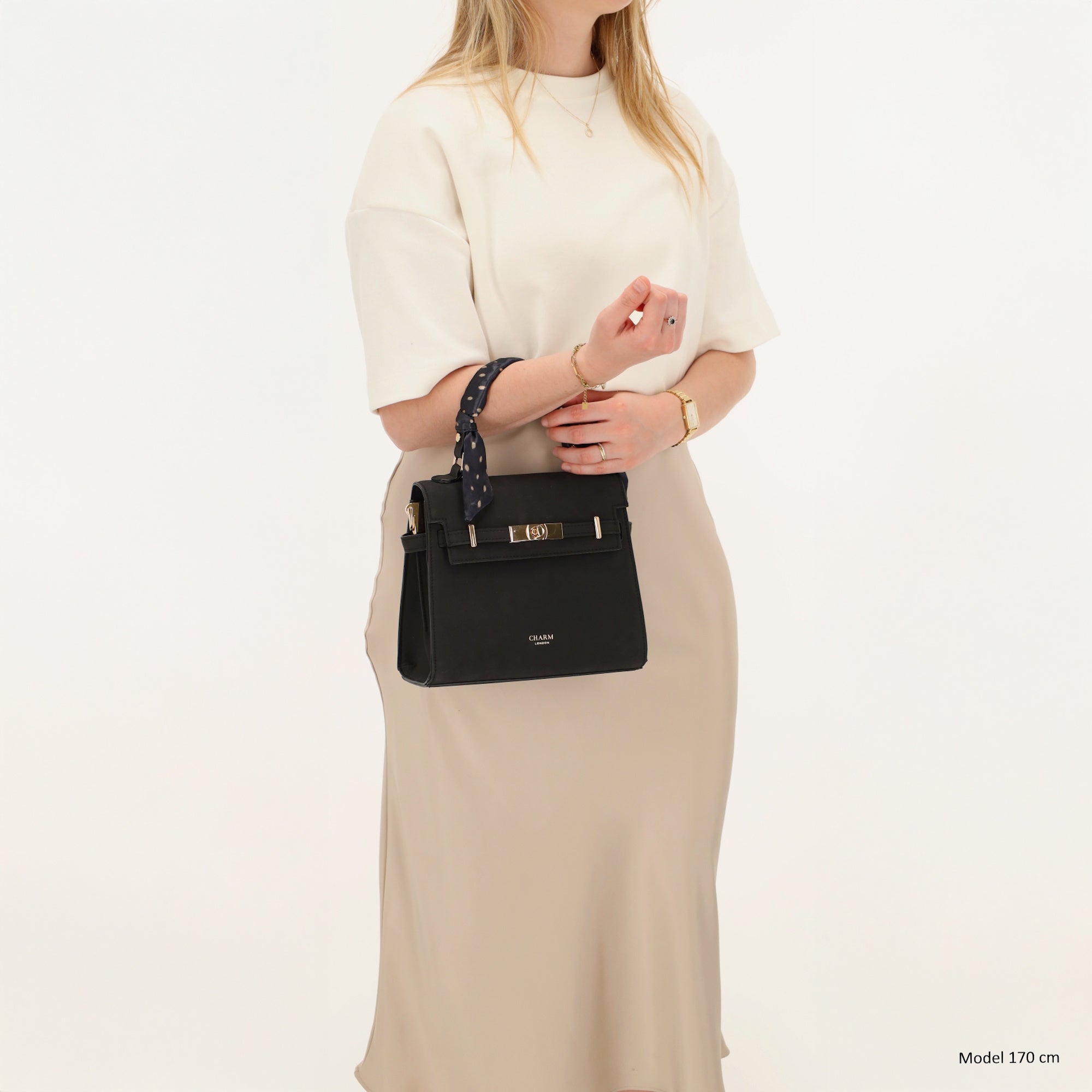 The Hamptons Village - Suèdine Handtasje zwart