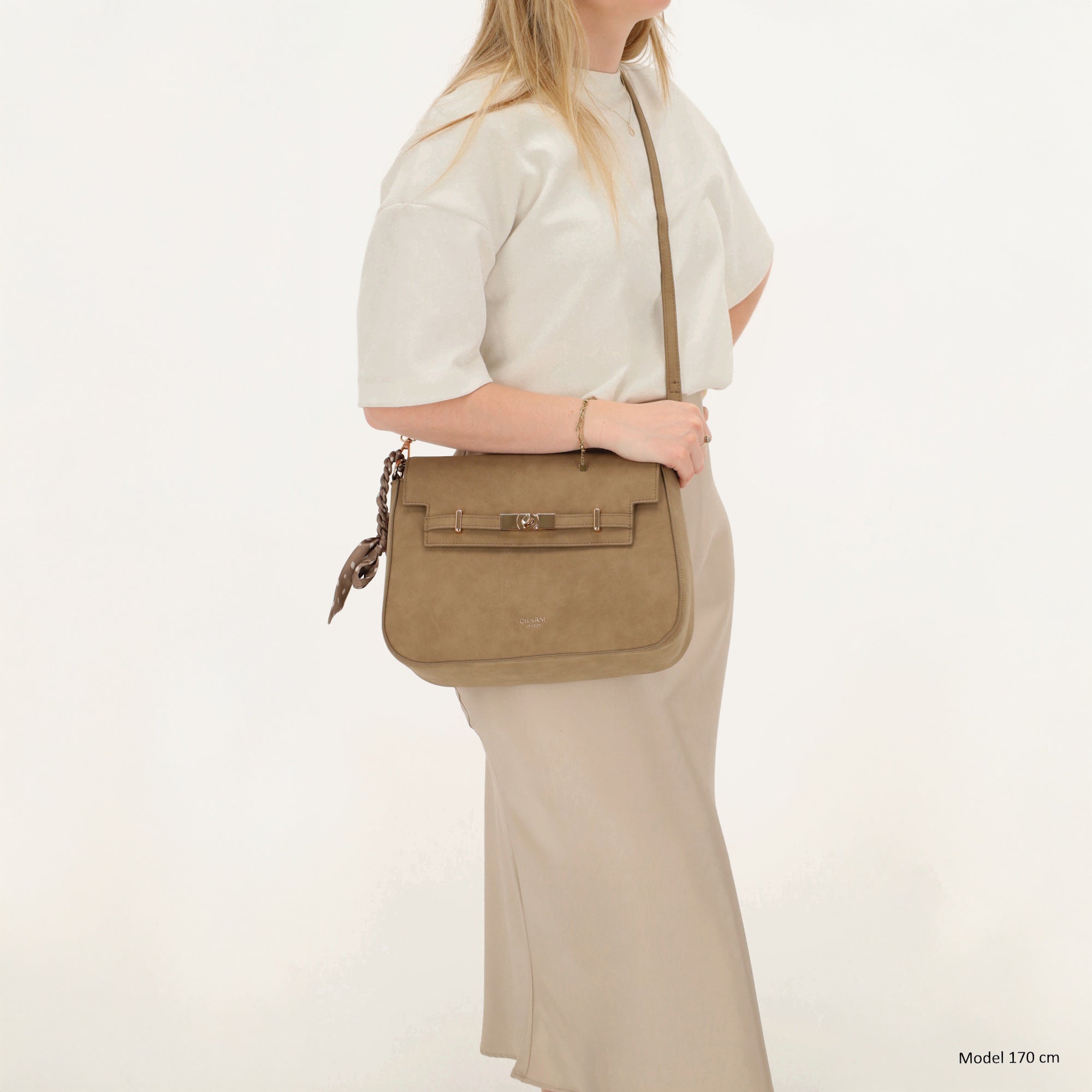 The Hamptons Village - Suèdine Schoudertas taupe