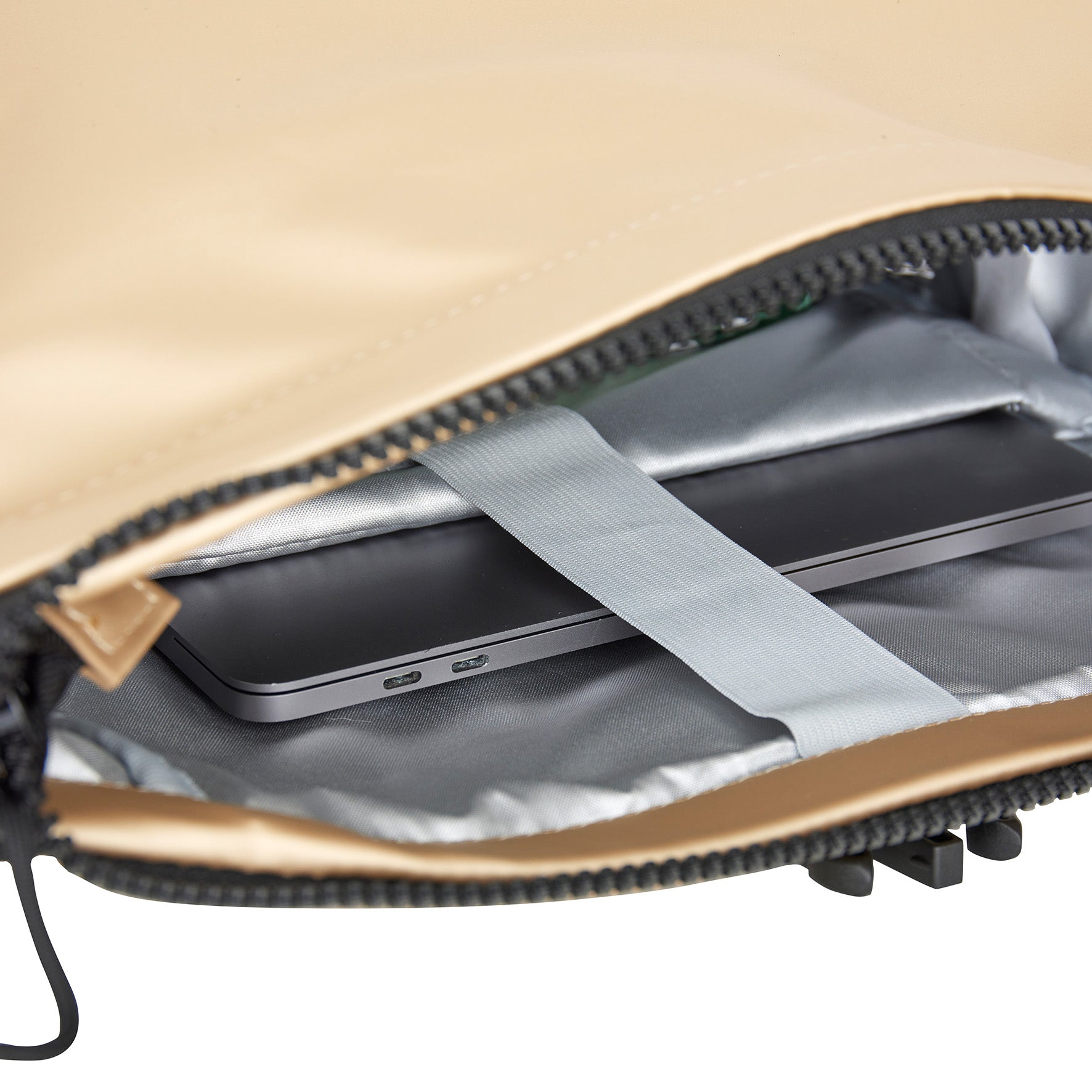 Wasserabweisender Rucksack 'Mart' 16L Metallic Gold