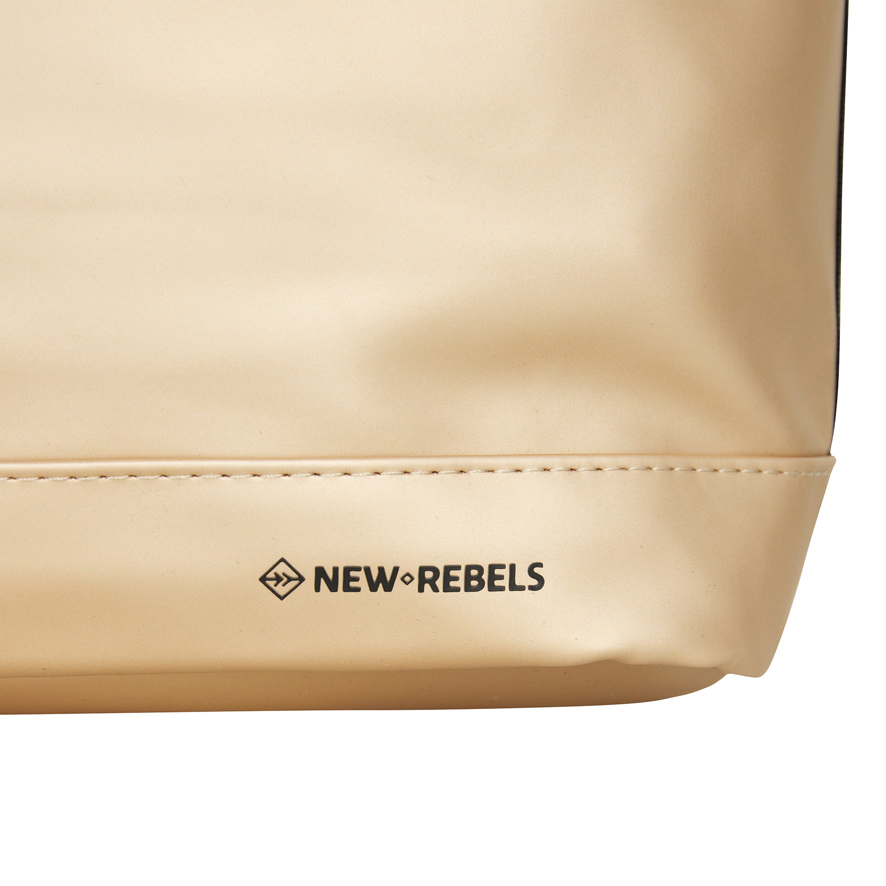 Wasserabweisender Rucksack 'Mart' 16L Metallic Gold