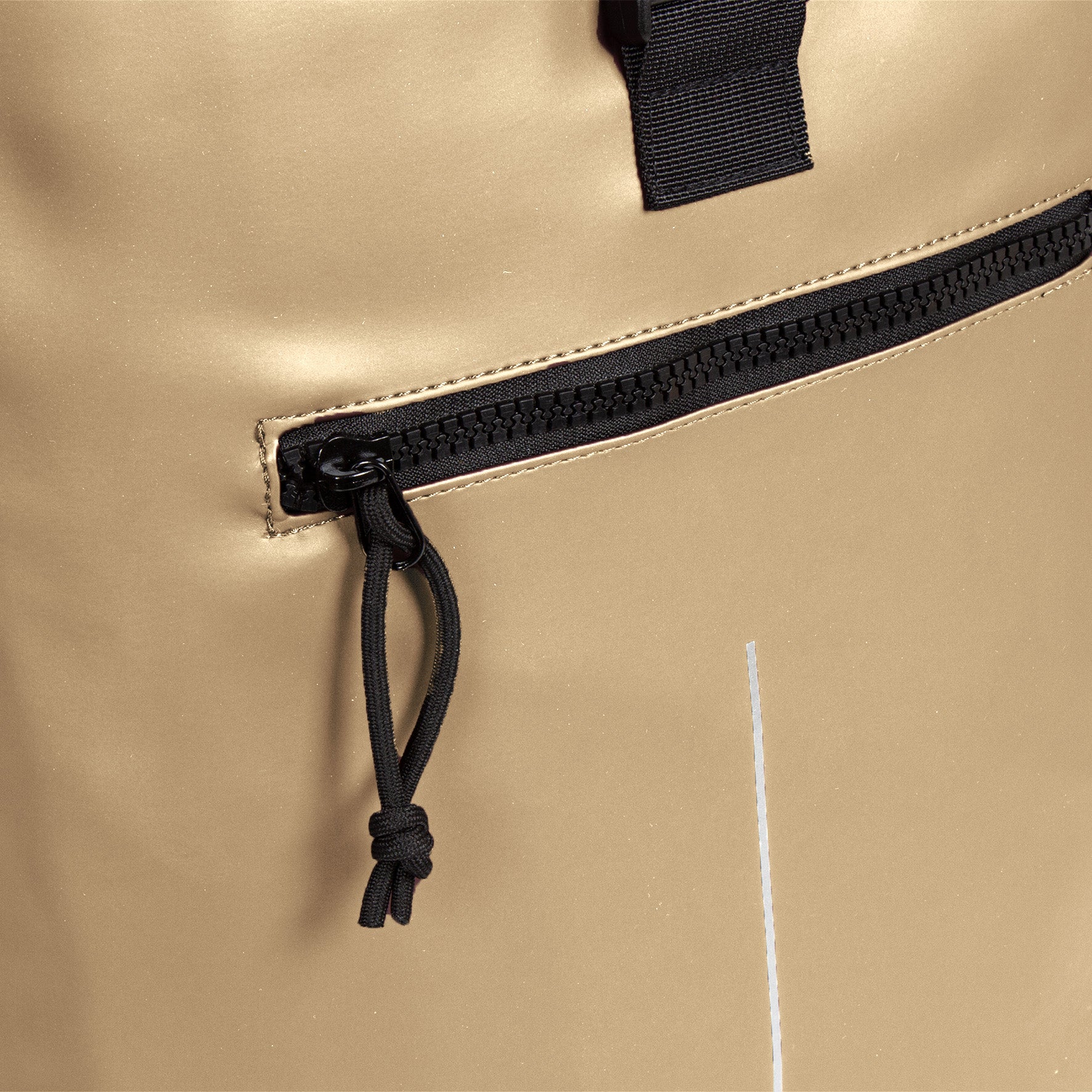 Wasserabweisender Rucksack 'Mart' 16L Metallic Gold