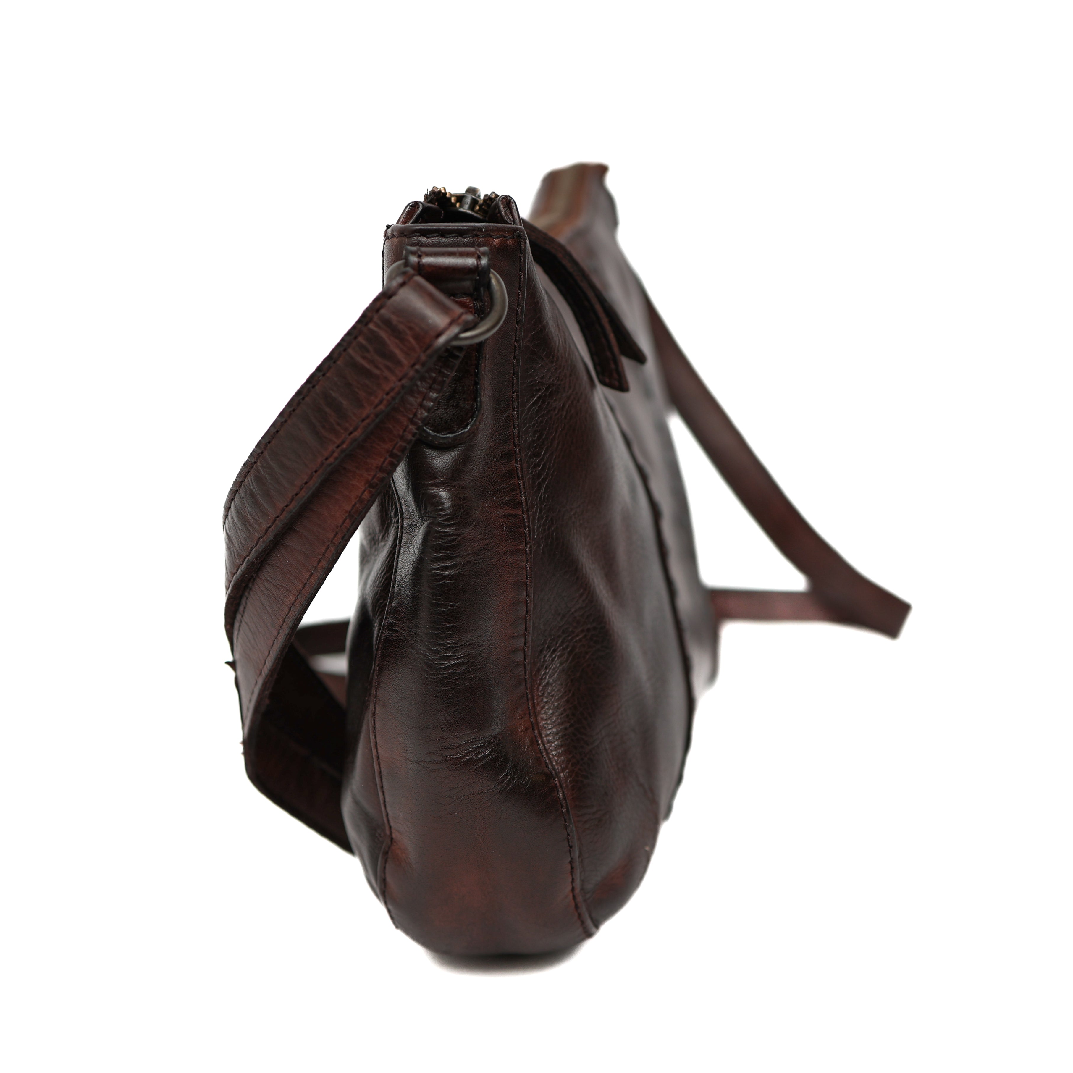 Mittelgroße Umhängetasche mit Nieten 'Saar' Dunkelbraun