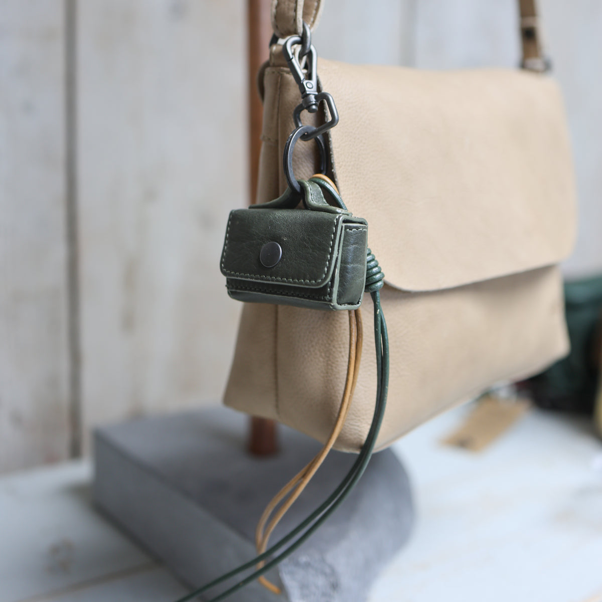Taschenanhänger/Schlüsselanhänger „Täschchen“ Grün