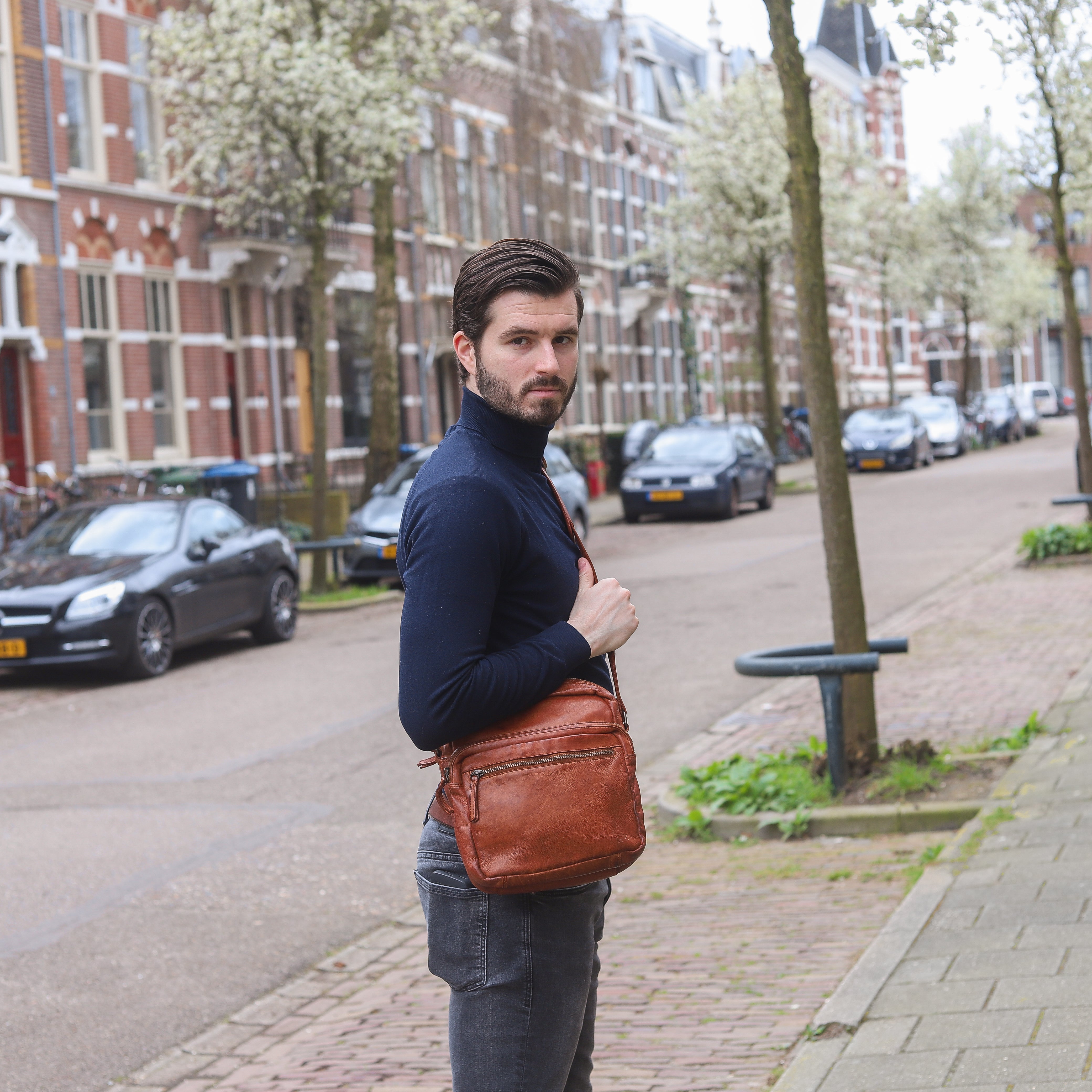 Umhängetasche 'Edwin' - CL 36641 schwarz