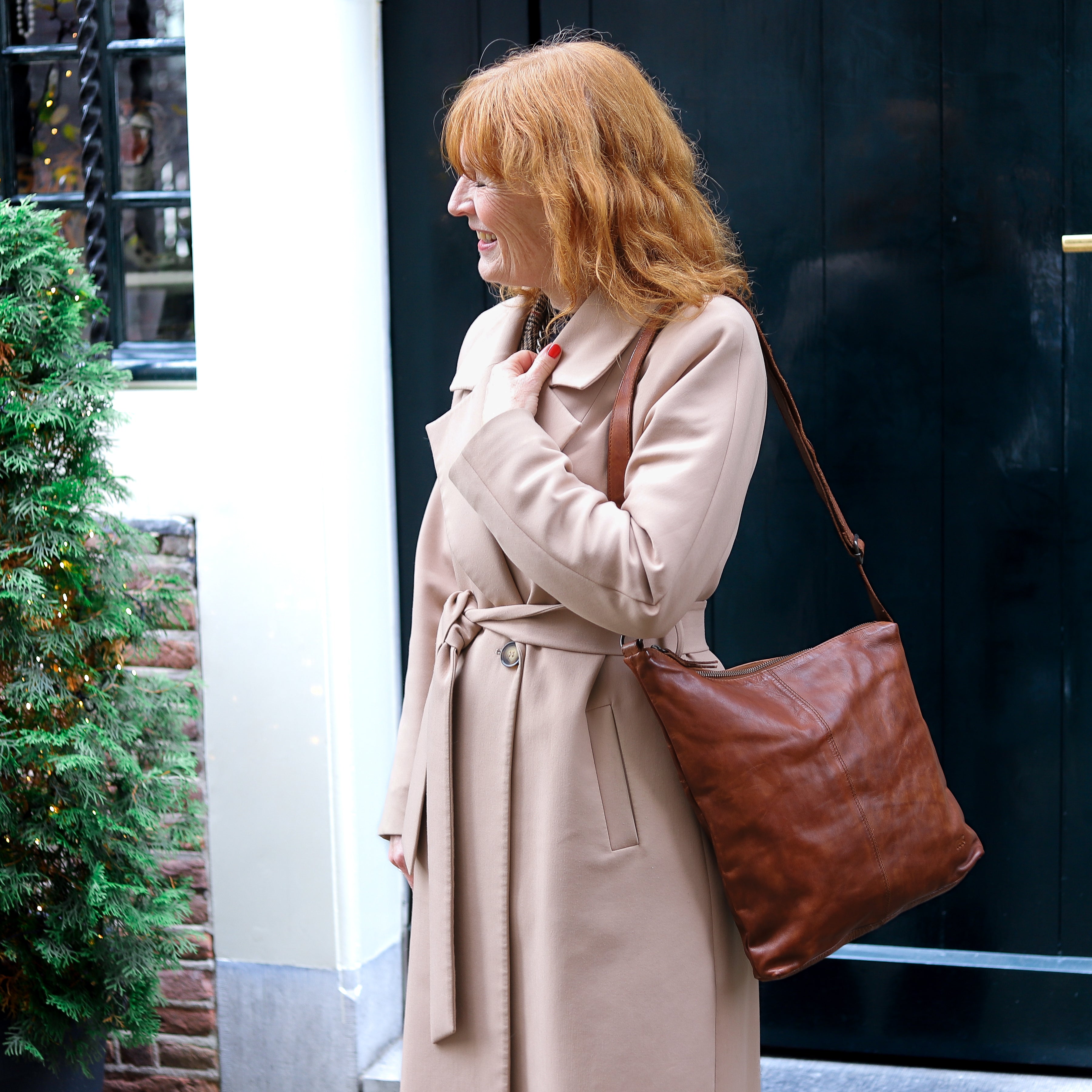 Asymmetrische Beuteltasche 'Jeanine' Cognac