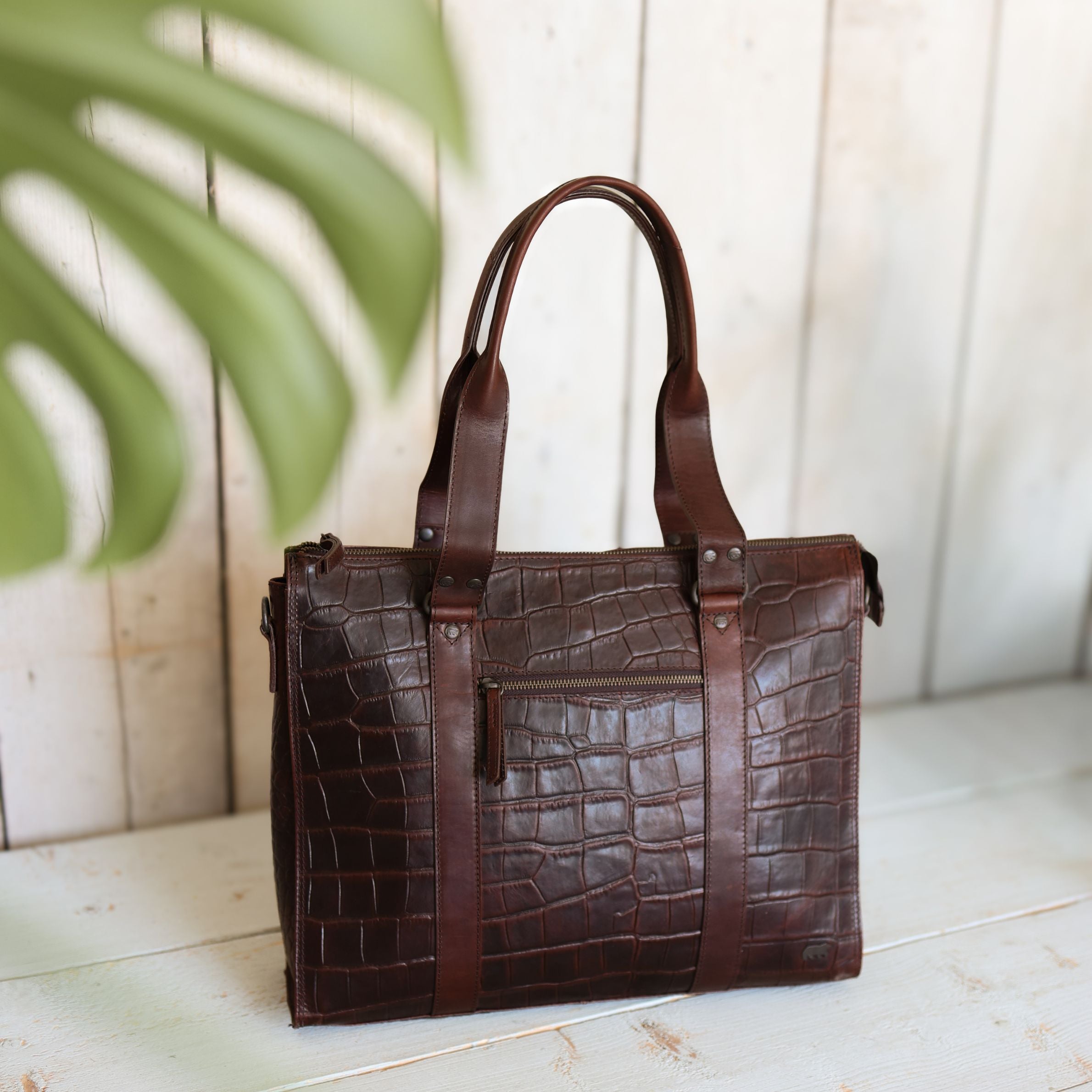 Croco Hand-/Umhängetasche mit Laptopfach 15.6" 'Aurelia' Dunkelbraun