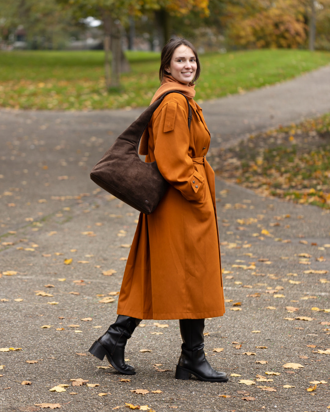 Velours Beuteltasche 'Pauline' Cognac