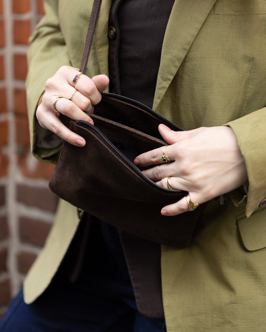 Veloursleder Schultertasche „Marthe“ Bisquit