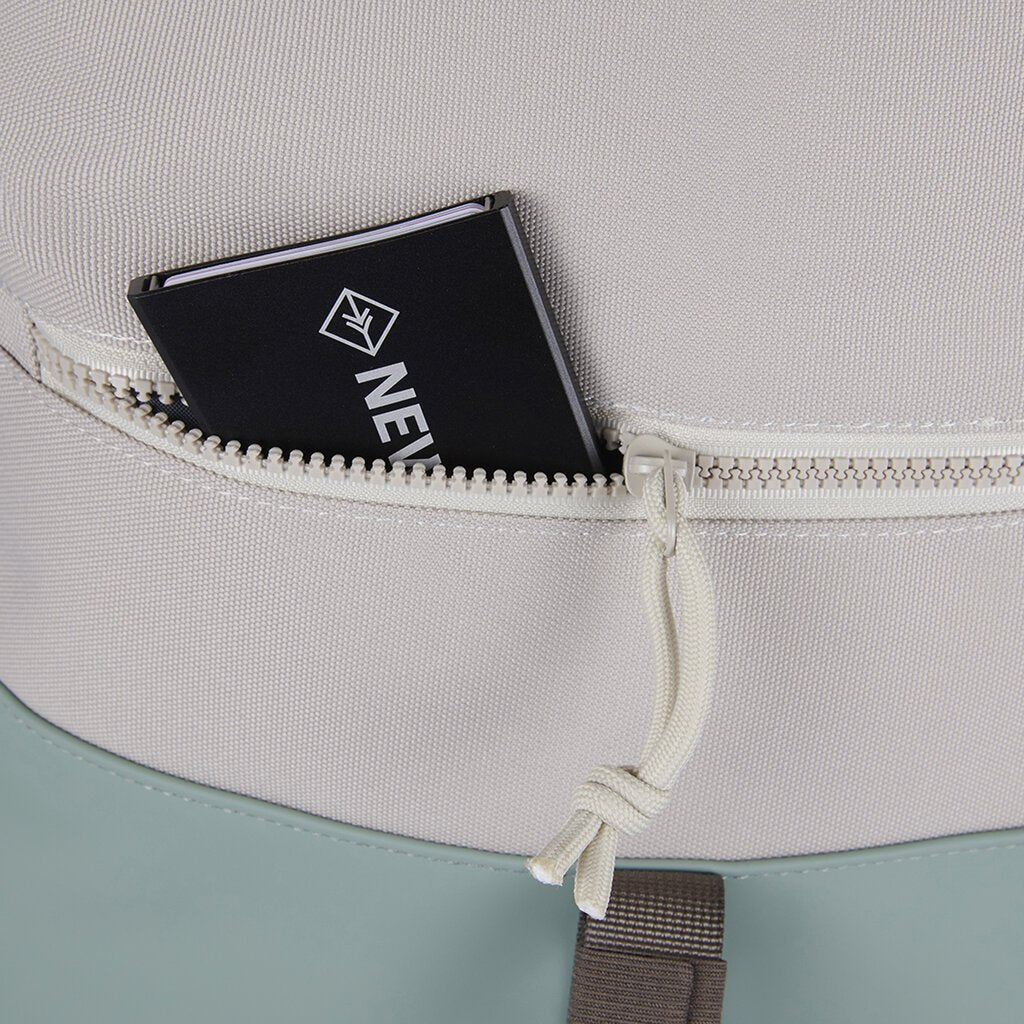 Wasserabweisender Rucksack 'Mart' mini 9L salbeigrün/beige