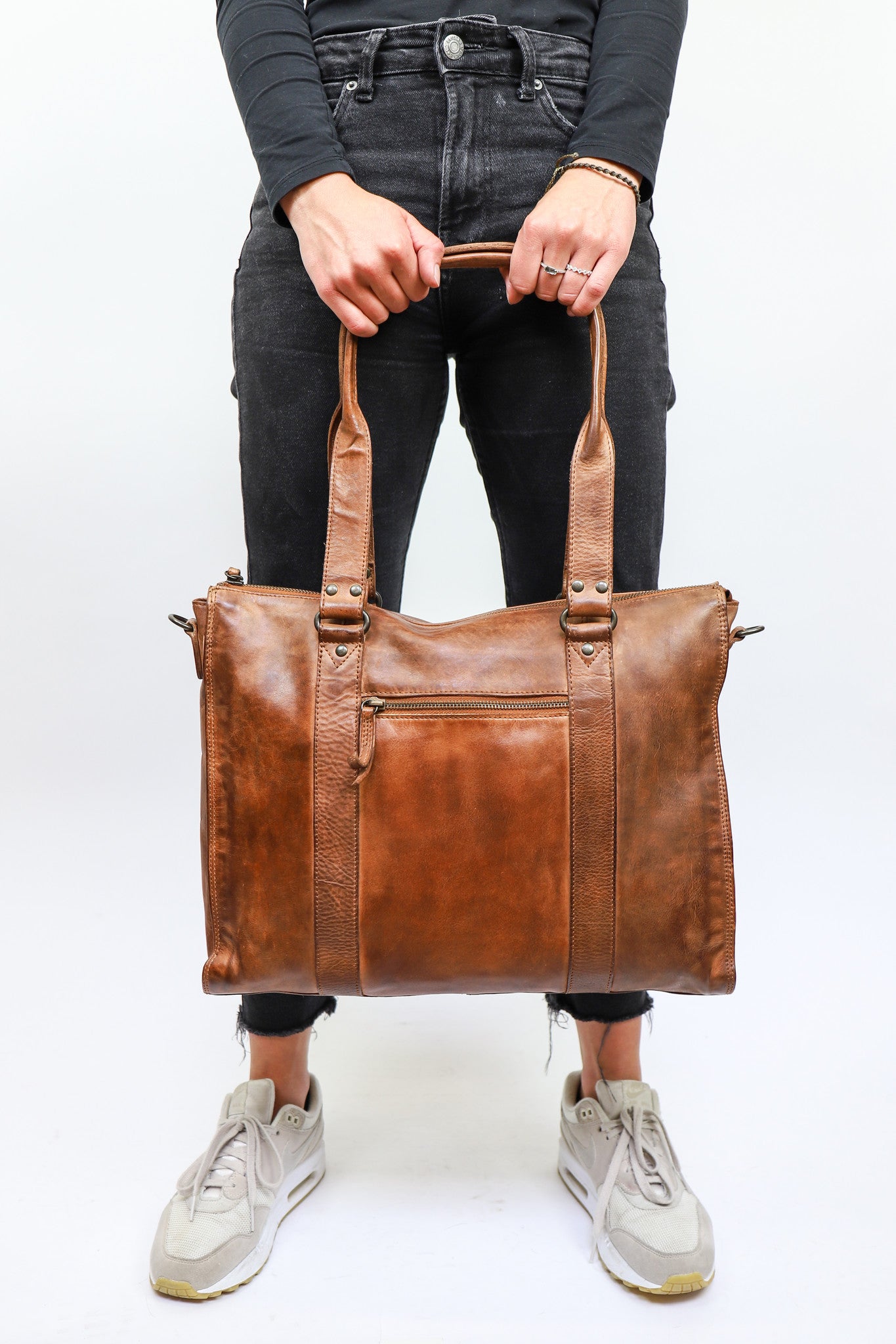 Hand-/Umhängetasche 'Mea' cognac - CL 35221