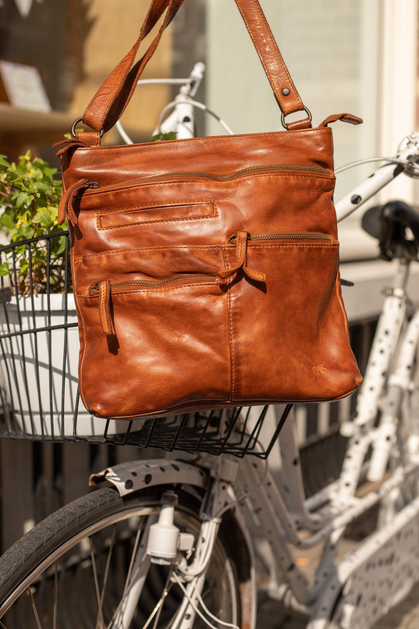 Umhängetasche 'Yara' Cognac - CL 40523