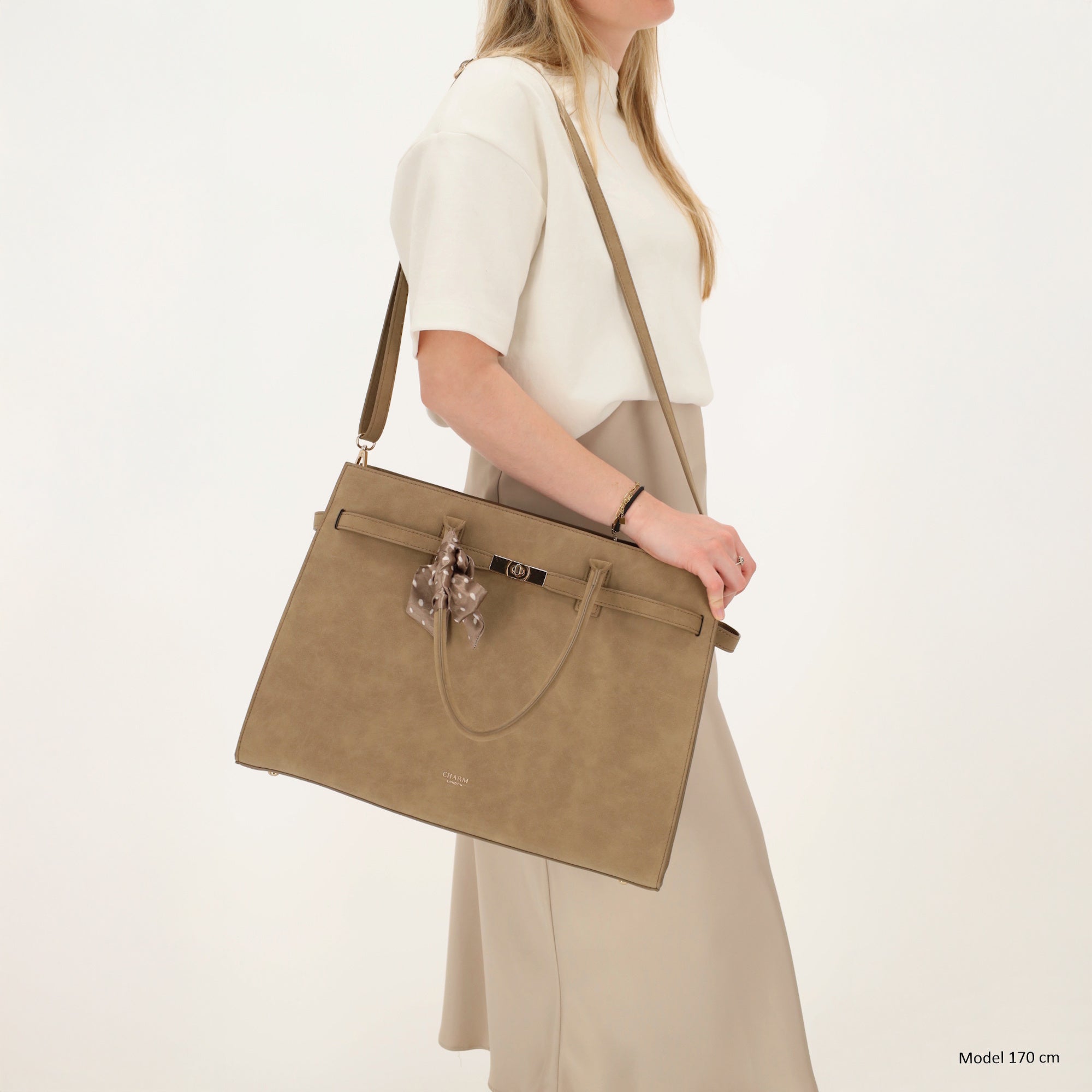 The Hamptons Village - Suèdine Laptoptas 15.6” taupe
