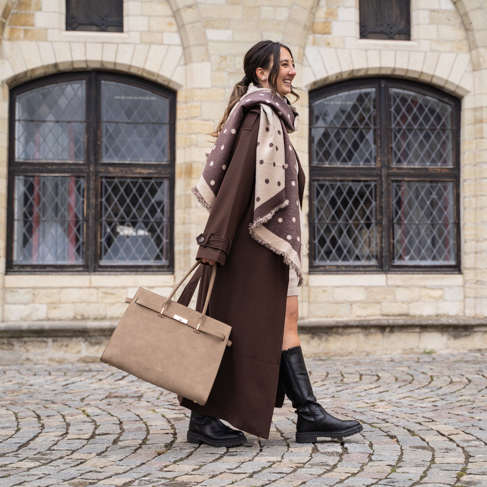 The Hamptons Village - Suèdine Laptoptas 15.6” taupe