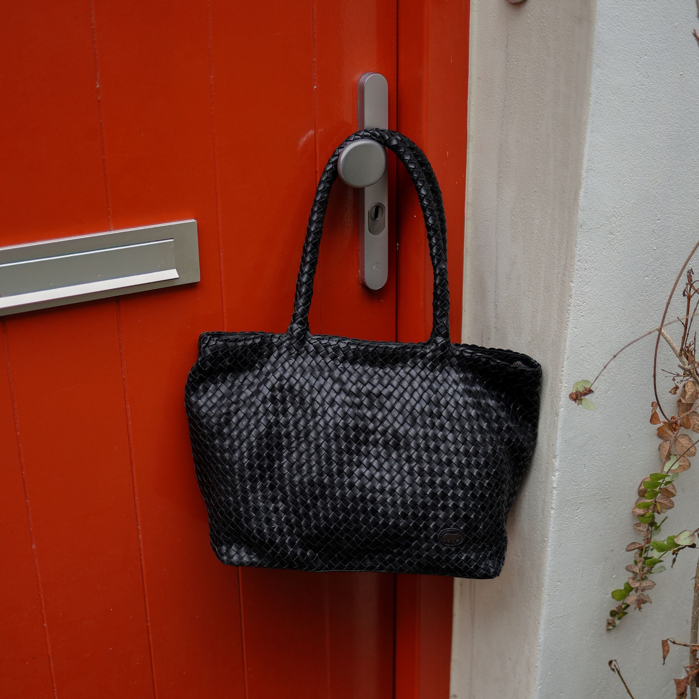 Geflochtene Shopper/Umhängetasche 'Suus' Schwarz