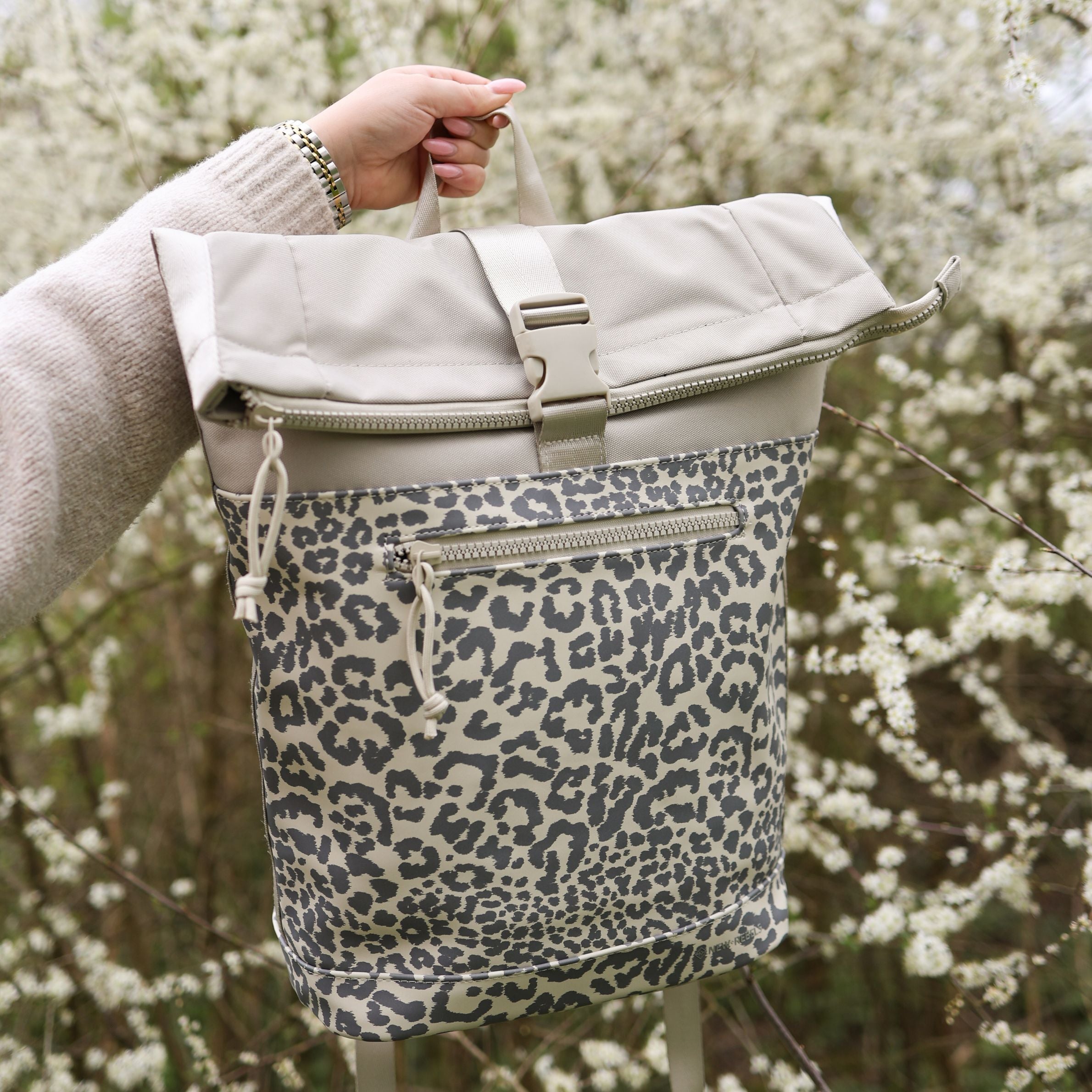 Urban Leopard - Wasserabweisender Rolltop-Rucksack 'New York' 21L Grau