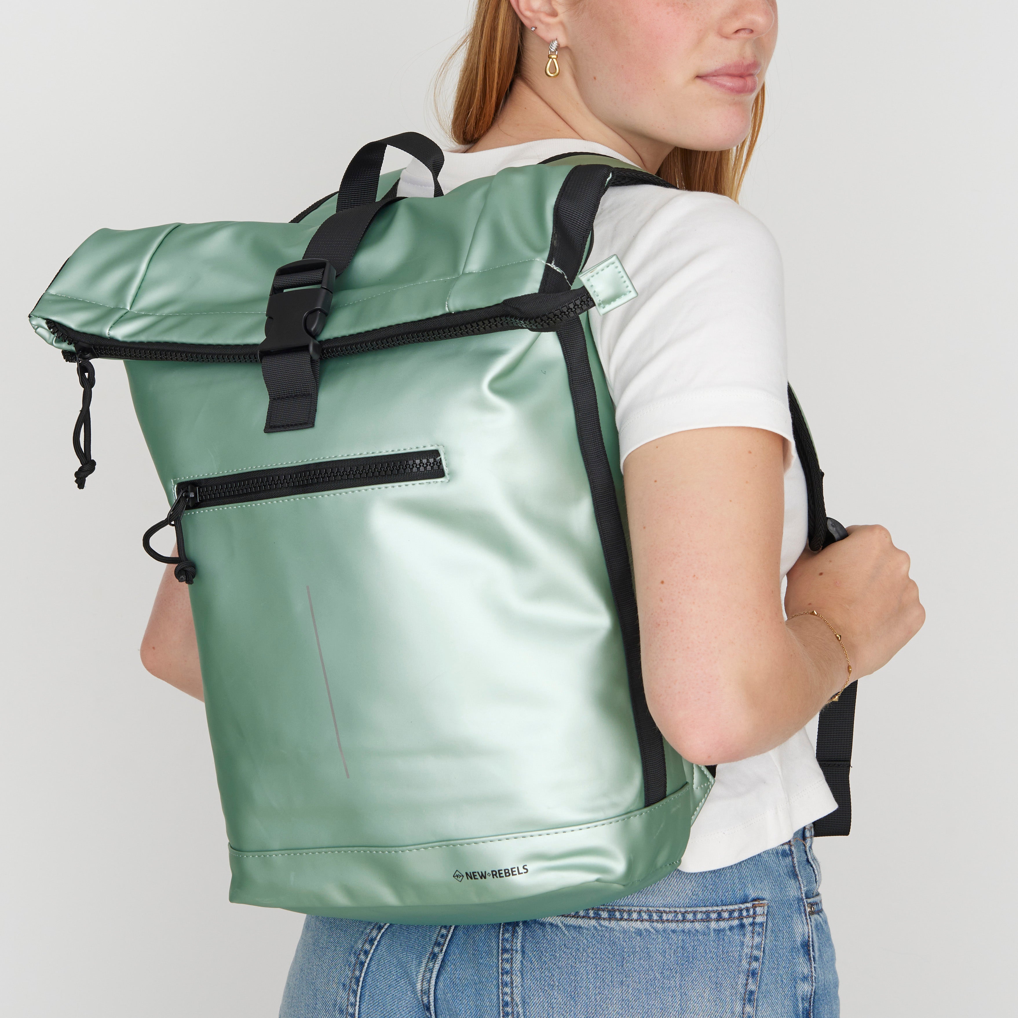 Wasserabweisender Rucksack 'Mart' 16L Metallic Salbeigrün