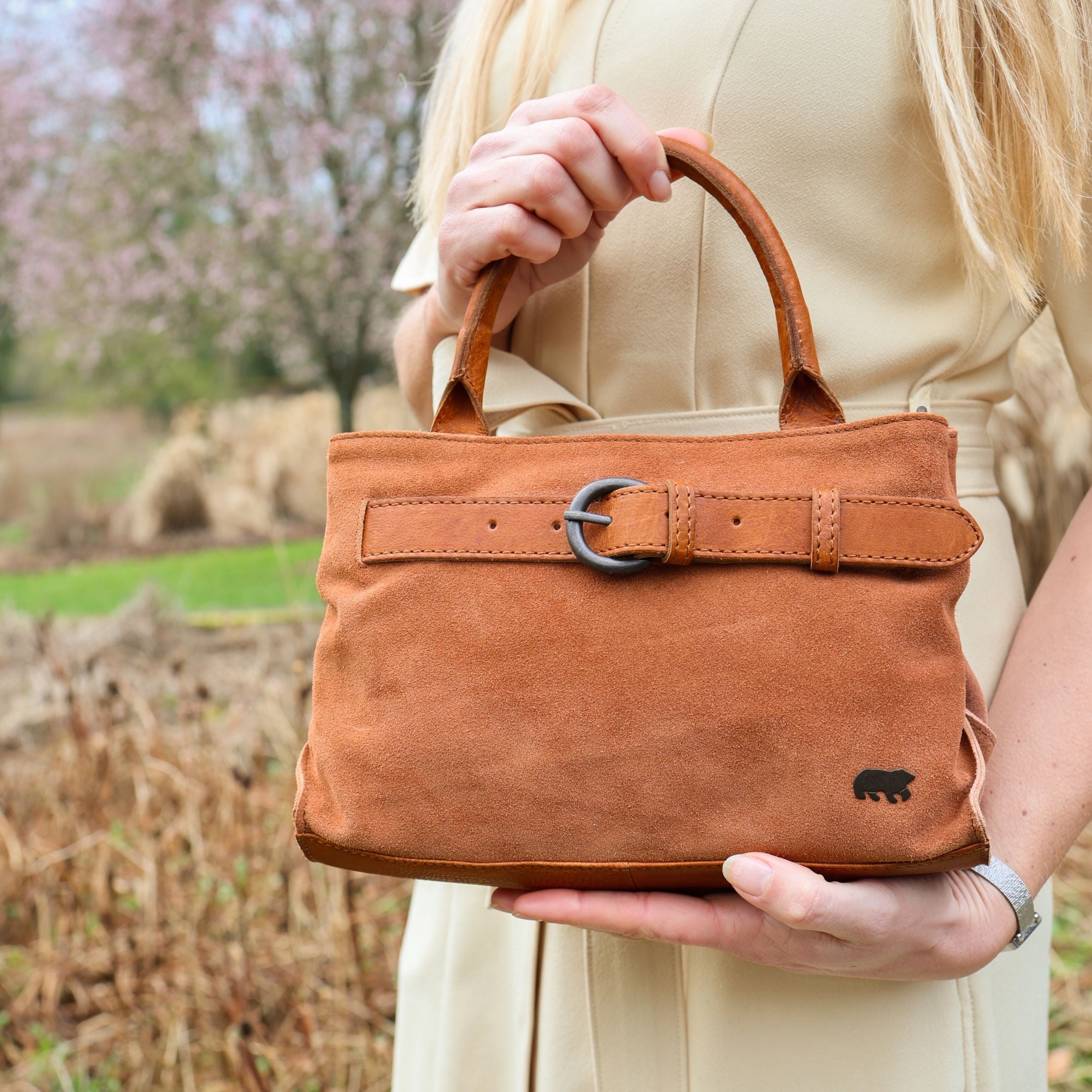 Velours Hand-/Umhängetasche mit Schnalle 'Aagje' Cognac