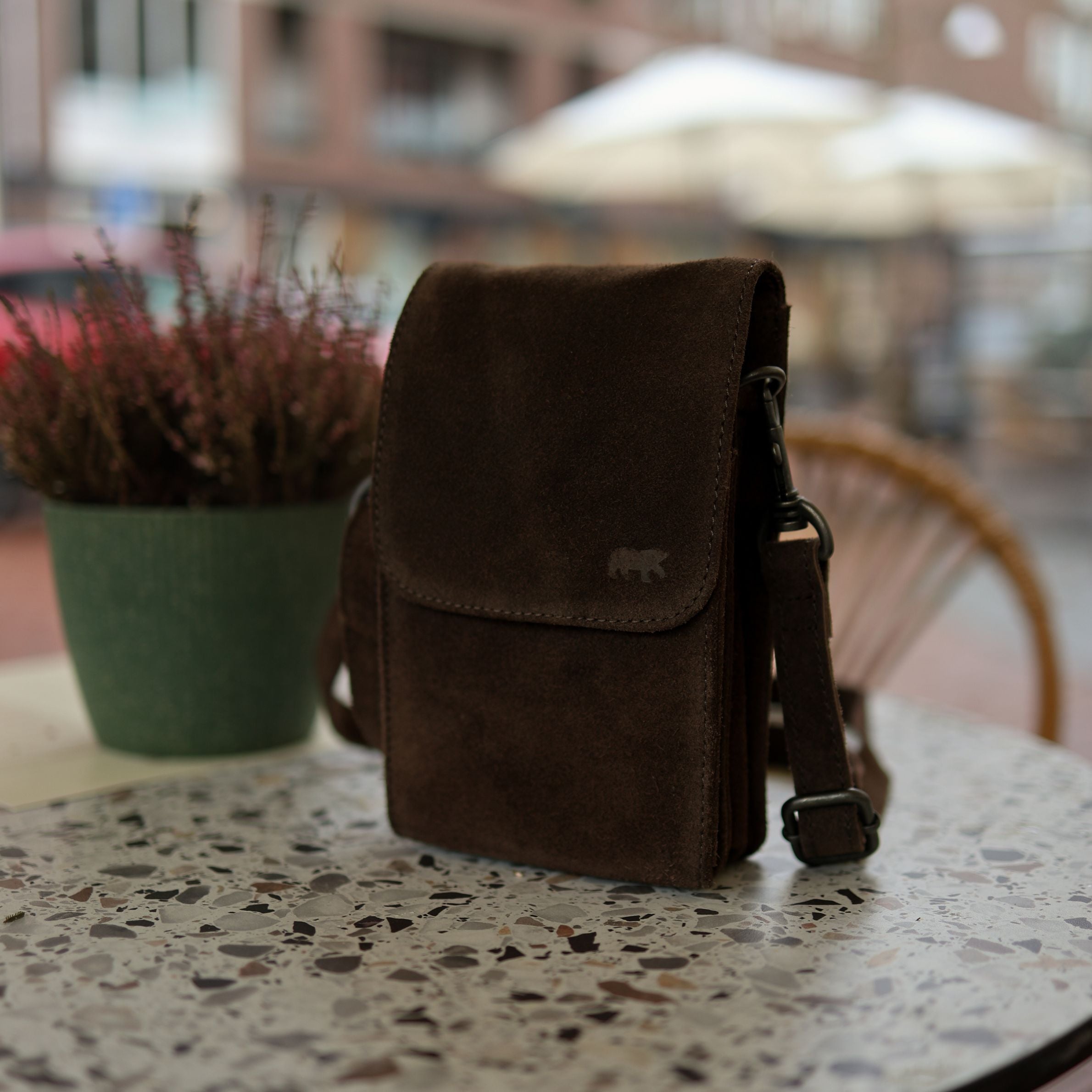 Velours Umhängetasche 'Robbie' 2.0 Dunkelbraun