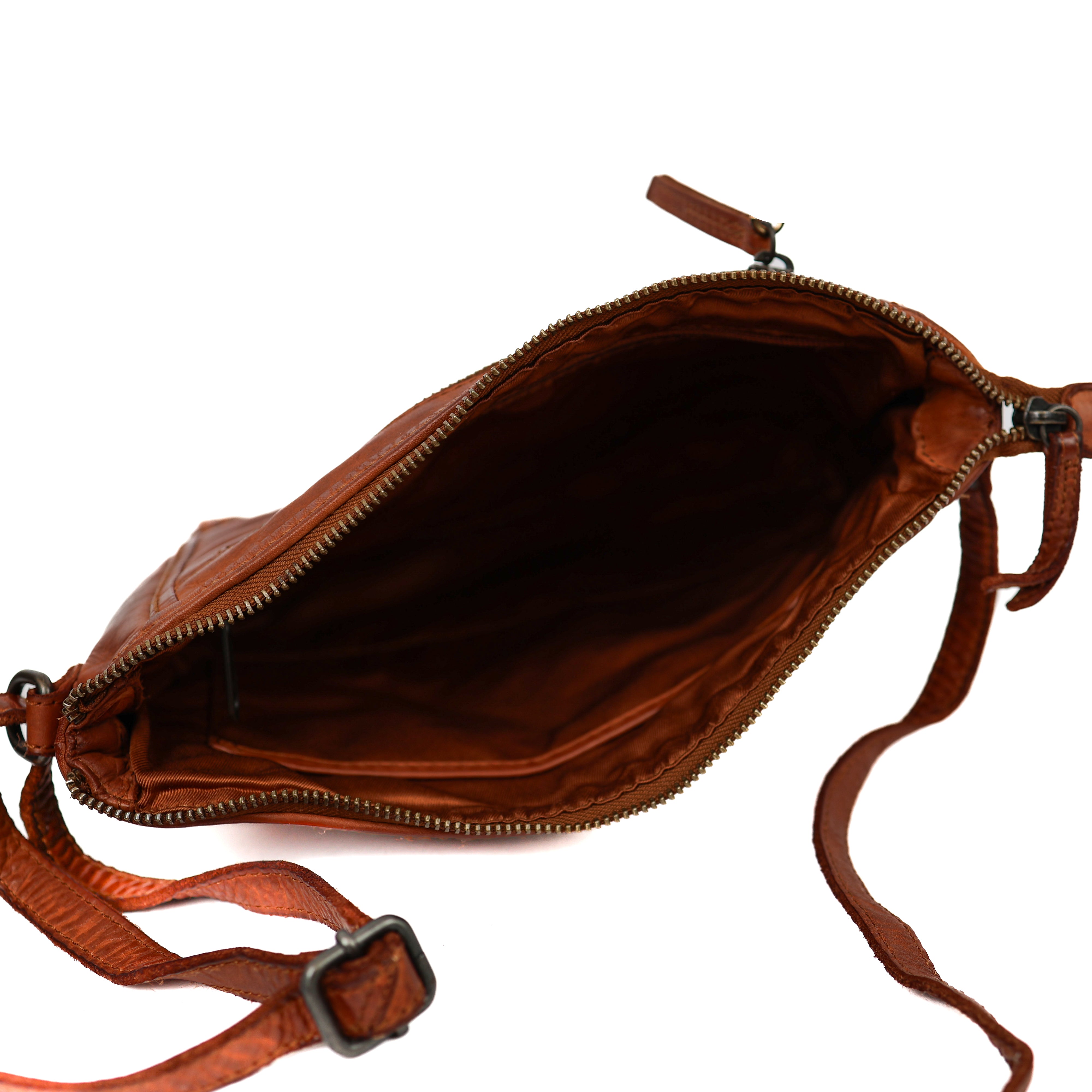 Kleine Umhängetasche 'Myrna' geflochten cognac