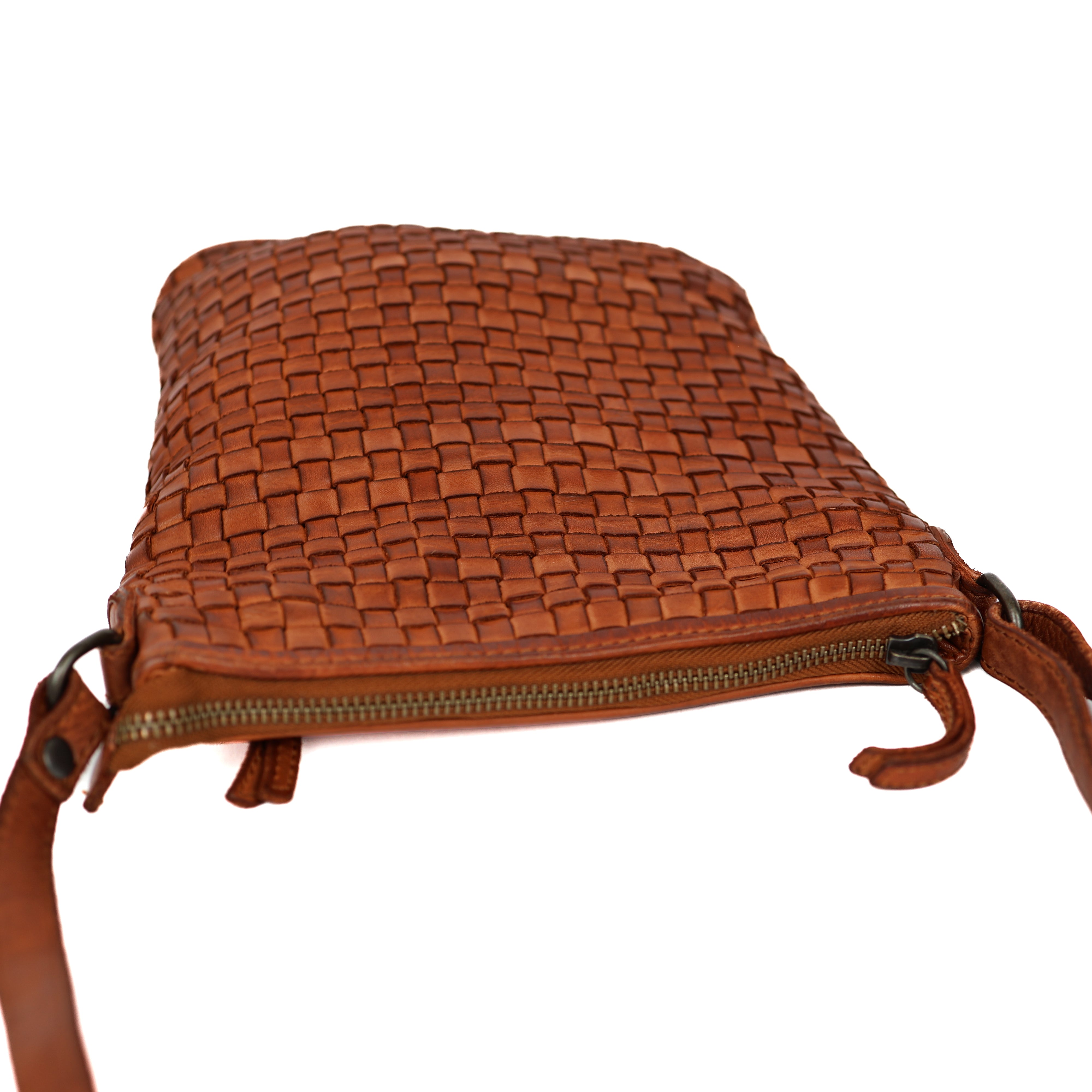 Kleine Umhängetasche 'Giulia' geflochten cognac