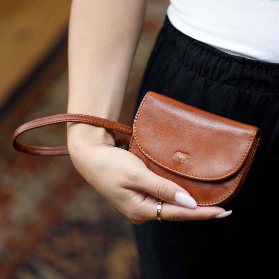 Geldbörse mit Handschlaufe 'Eva' Cognac