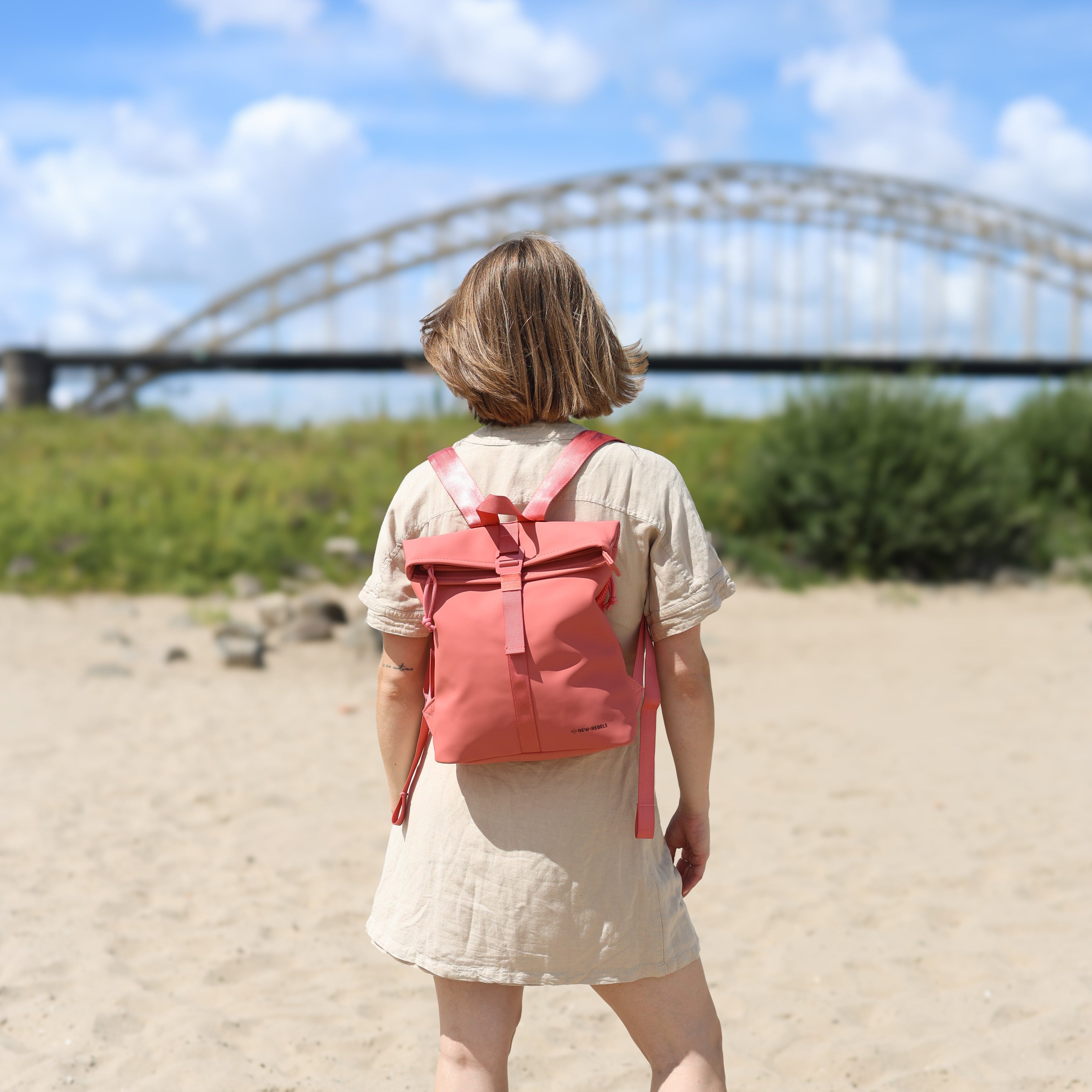 Branson - Mini Wasserabweisender Rolltop Rucksack 'Los Angeles' 7L Koralle