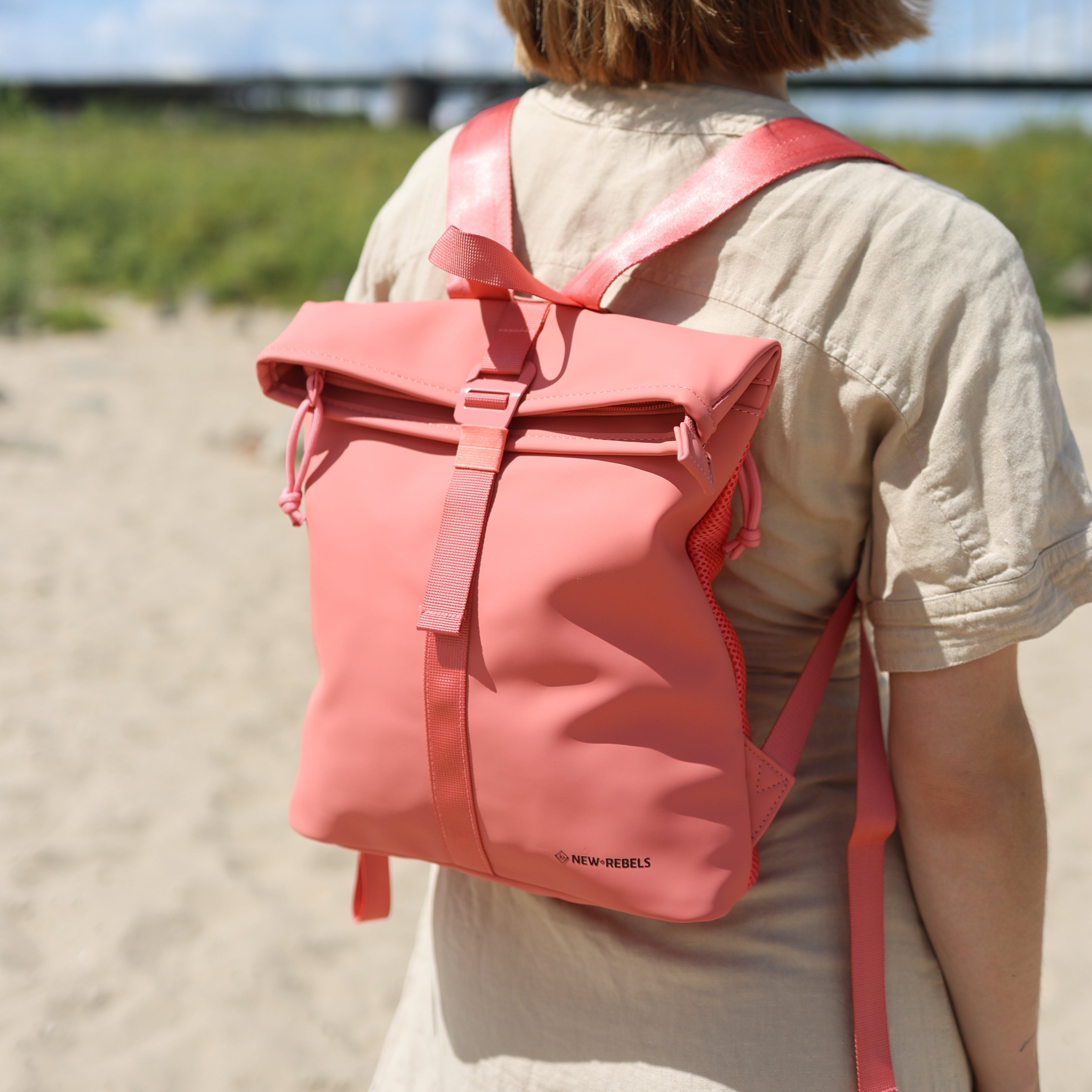 Branson - Mini Wasserabweisender Rolltop Rucksack 'Los Angeles' 7L Koralle