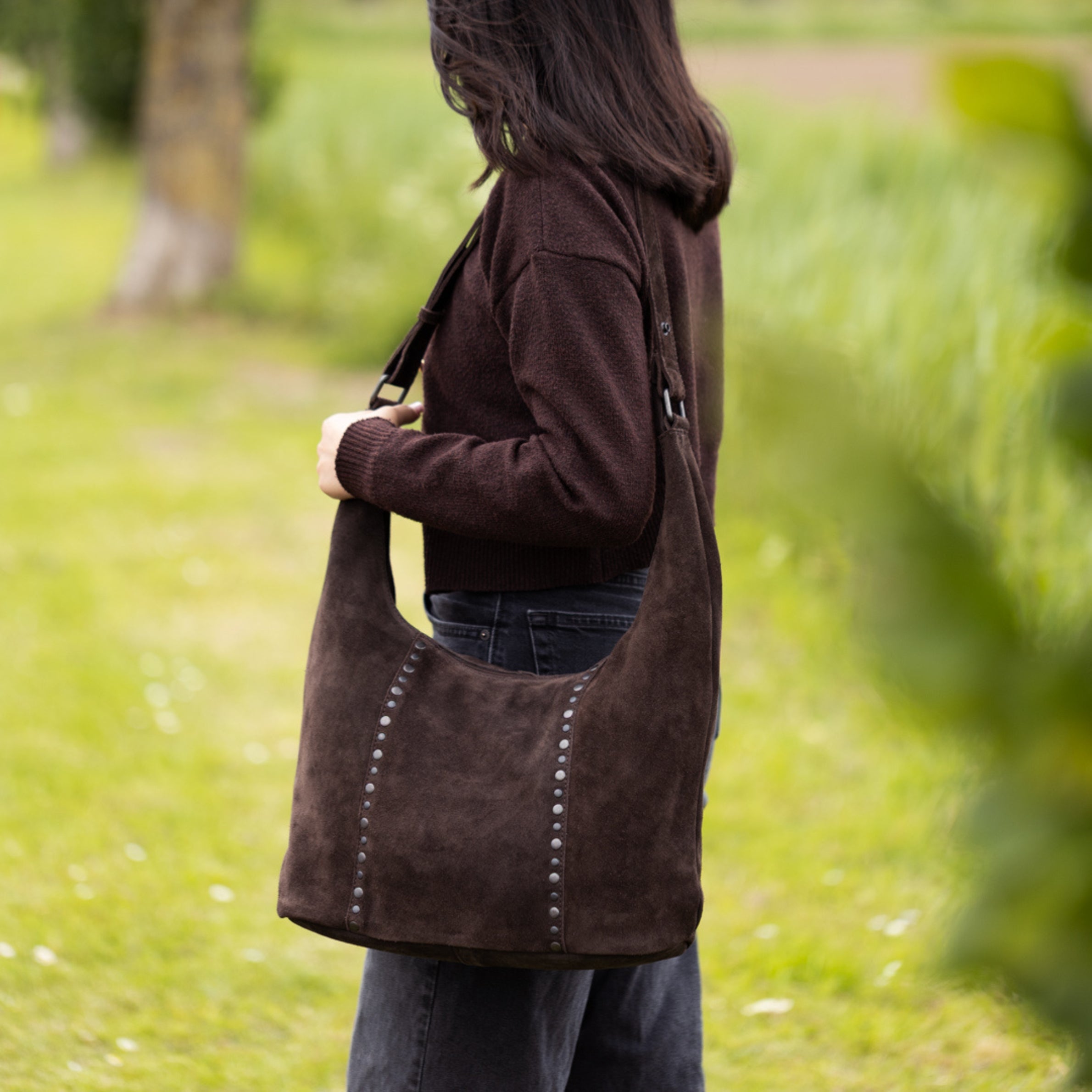 Velours Beuteltasche mit Nieten 'Cecilia' Dunkelbraun
