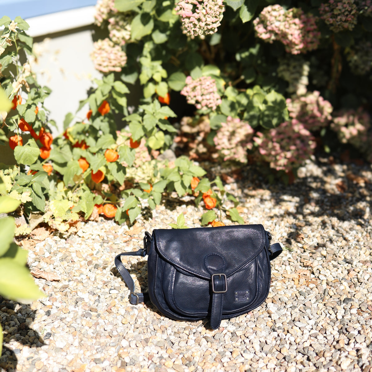 Umhängetasche mit Klappe 'Roxanne' Navy