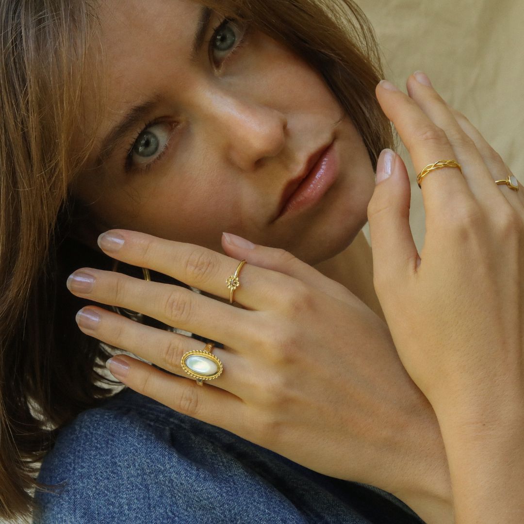 Twisted Elegant ring